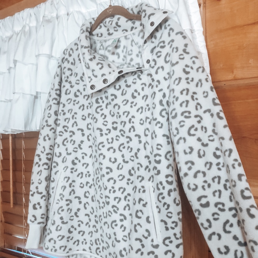 Leopard Print Pullover - Picture 2 of 3
